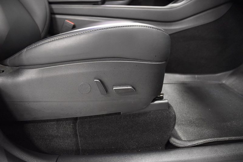 Tesla Model Y bild 15