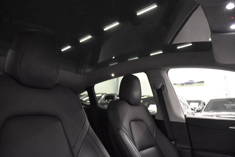 Tesla Model Y bild 13