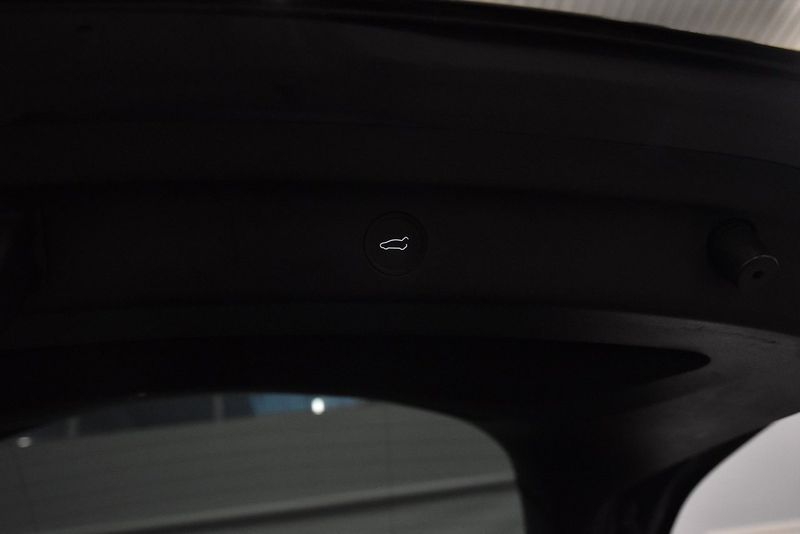 Tesla Model Y bild 25