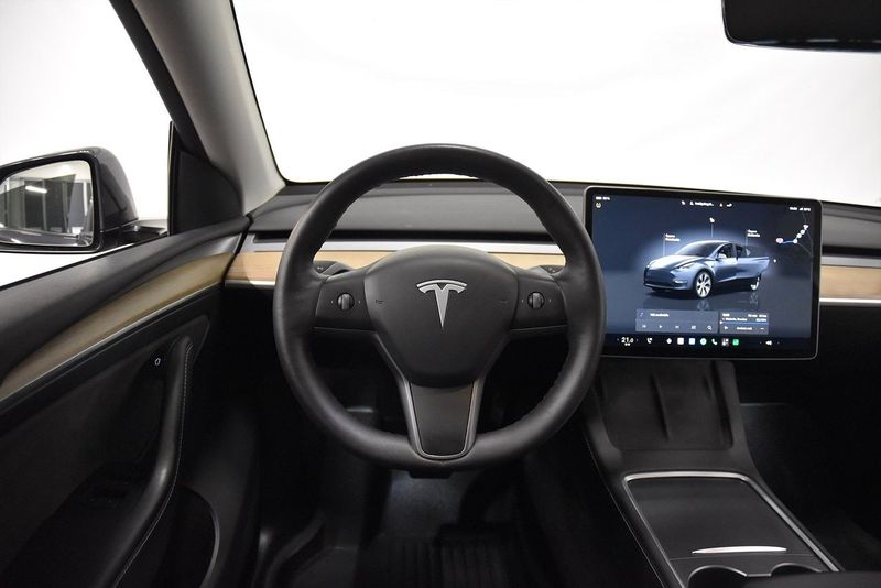 Tesla Model Y bild 2