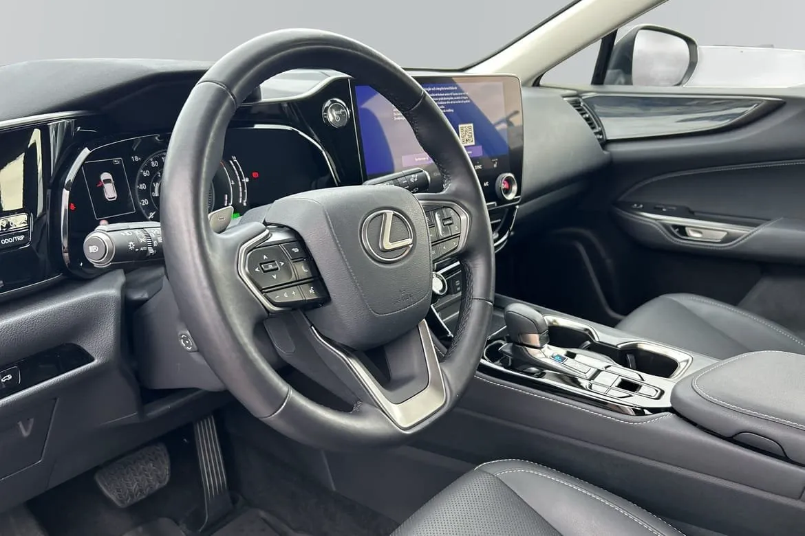 Lexus NX bild 9