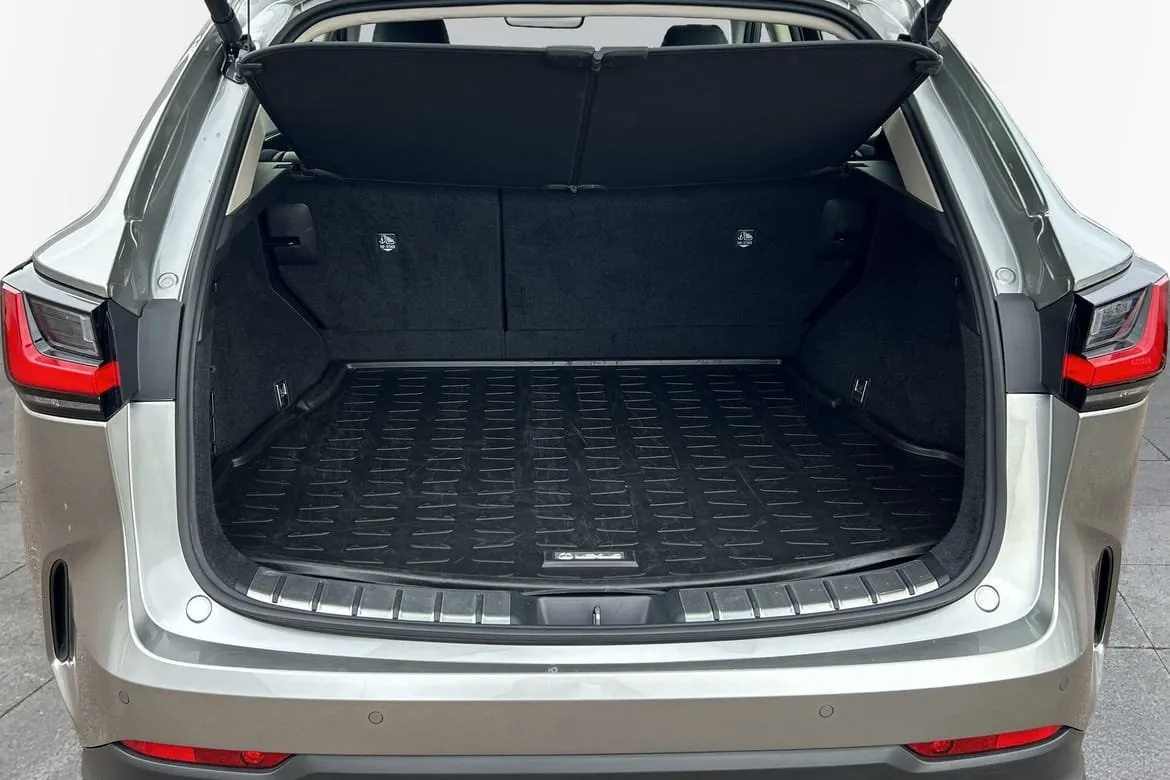Lexus NX bild 10