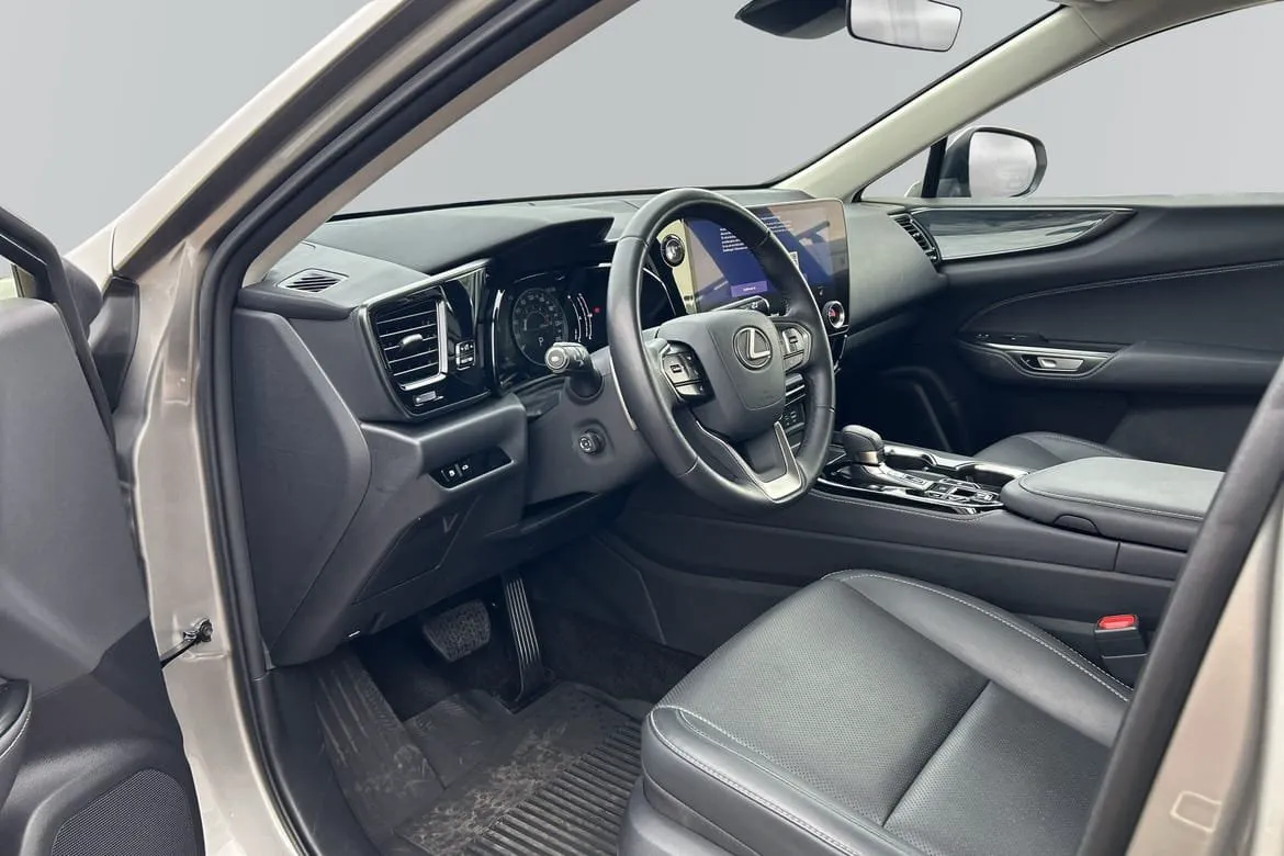 Lexus NX bild 8