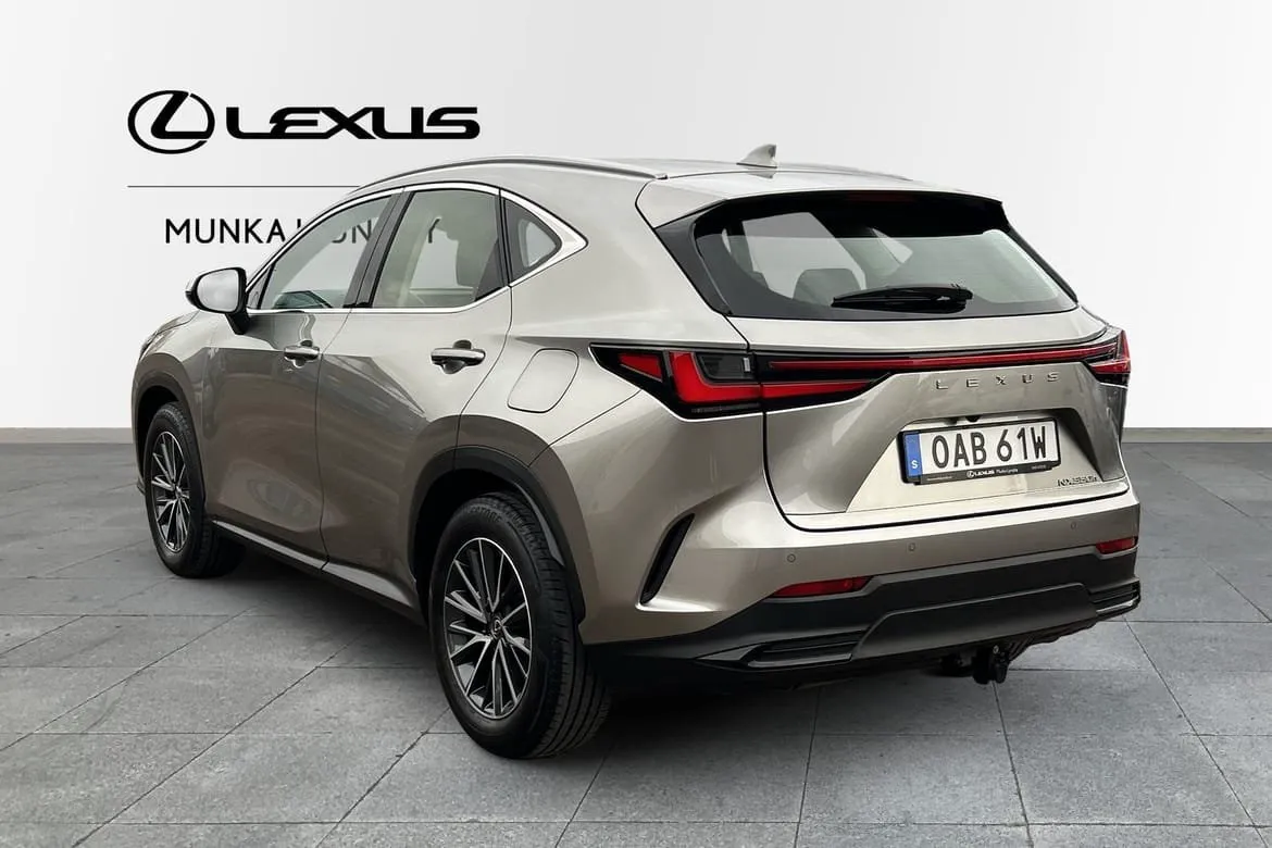 Lexus NX bild 2
