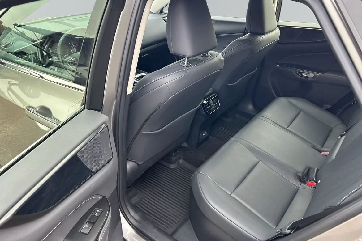 Lexus NX bild 7