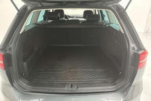 Volkswagen Passat bild 9