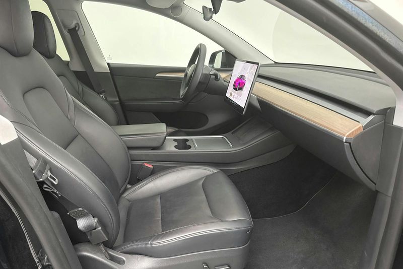 Tesla Model Y bild 7