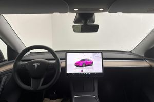 Tesla Model Y bild 6