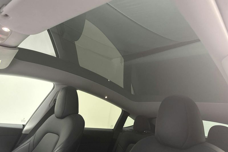 Tesla Model Y bild 14