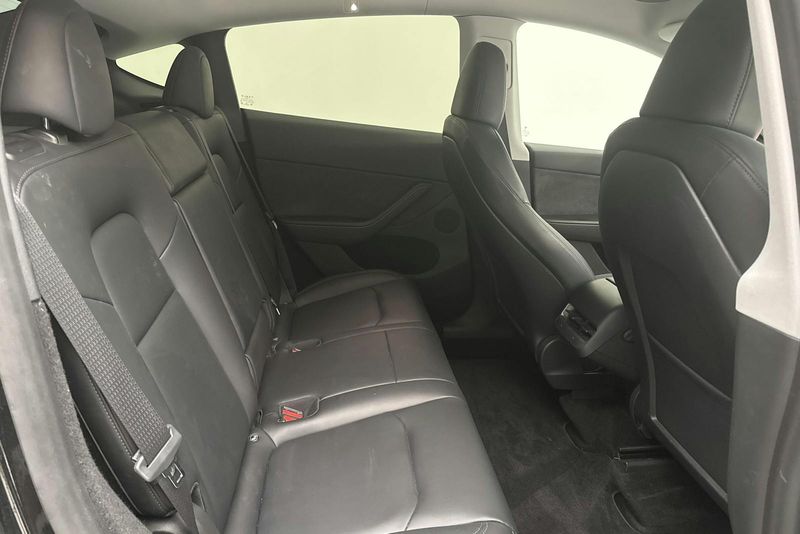 Tesla Model Y bild 8