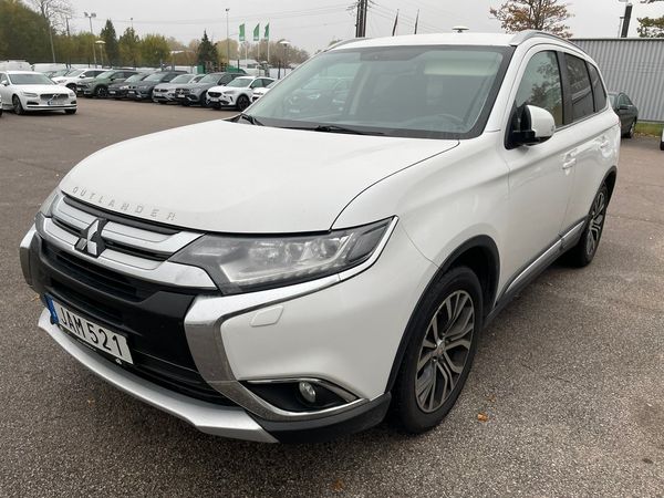 Mitsubishi Outlander AWD 7-SITS - 2015