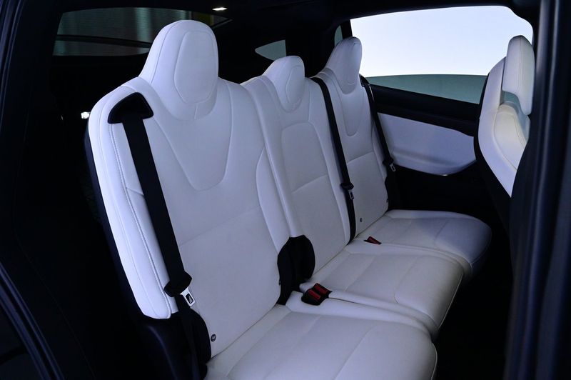 Tesla Model X bild 25