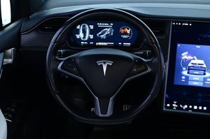 Tesla Model X bild 7