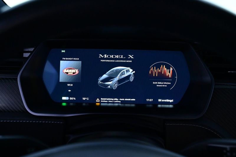 Tesla Model X bild 10