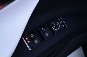 Tesla Model X bild 12