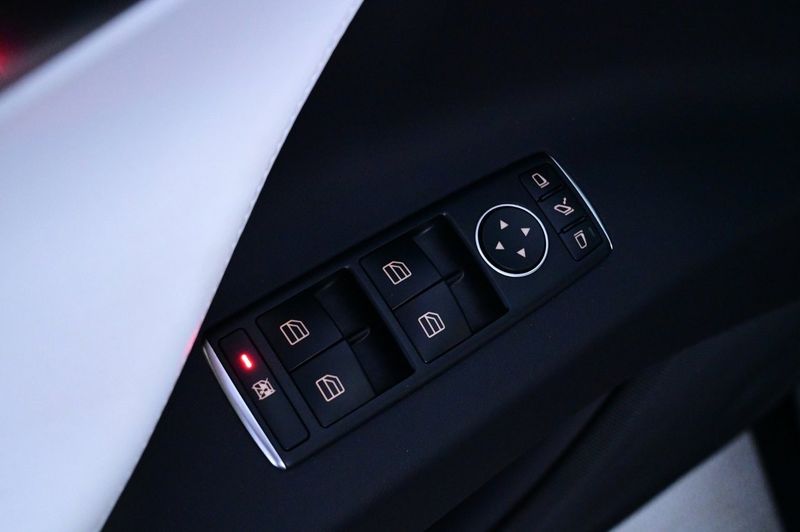 Tesla Model X bild 12