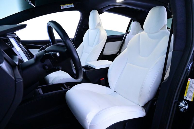 Tesla Model X bild 11