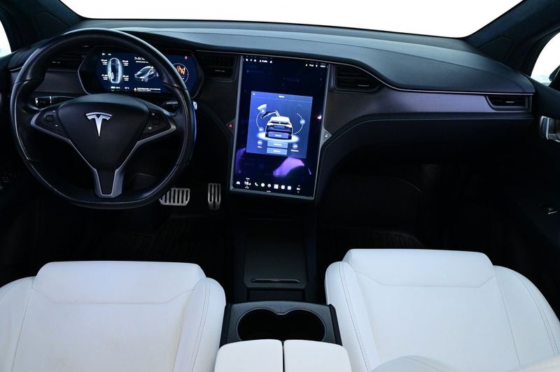 Tesla Model X bild 6