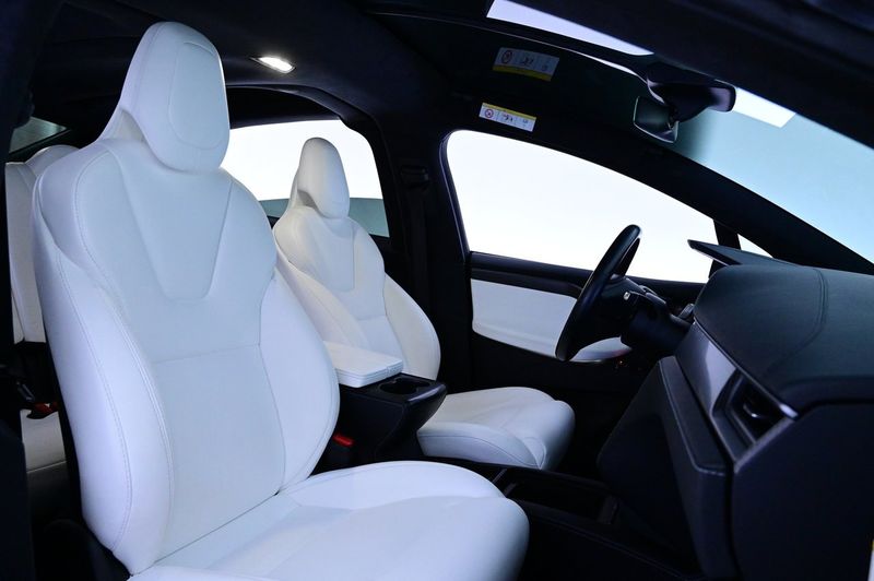Tesla Model X bild 14