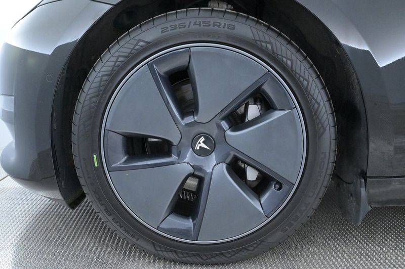 Tesla Model 3 bild 27