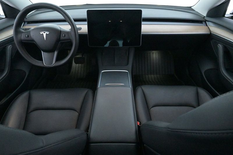 Tesla Model 3 bild 6