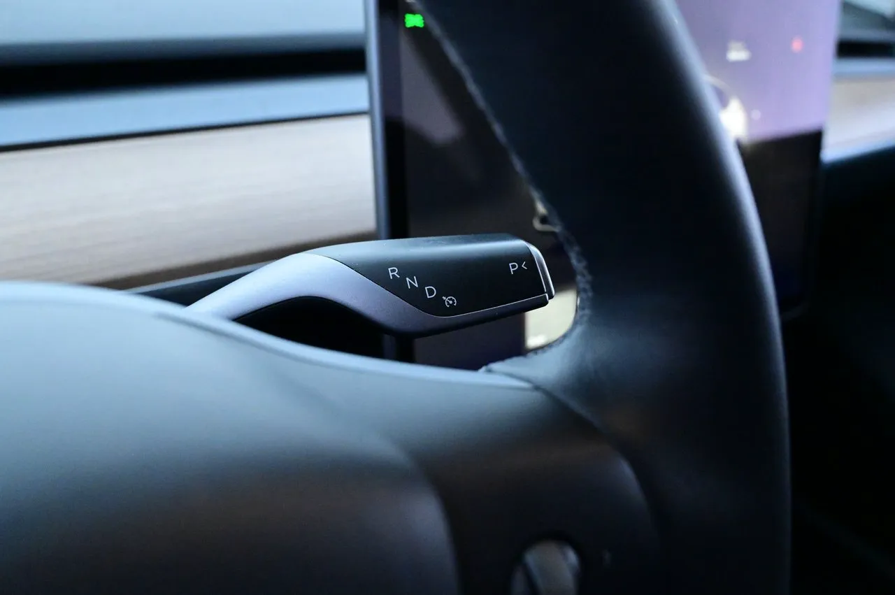 Tesla Model Y bild 8
