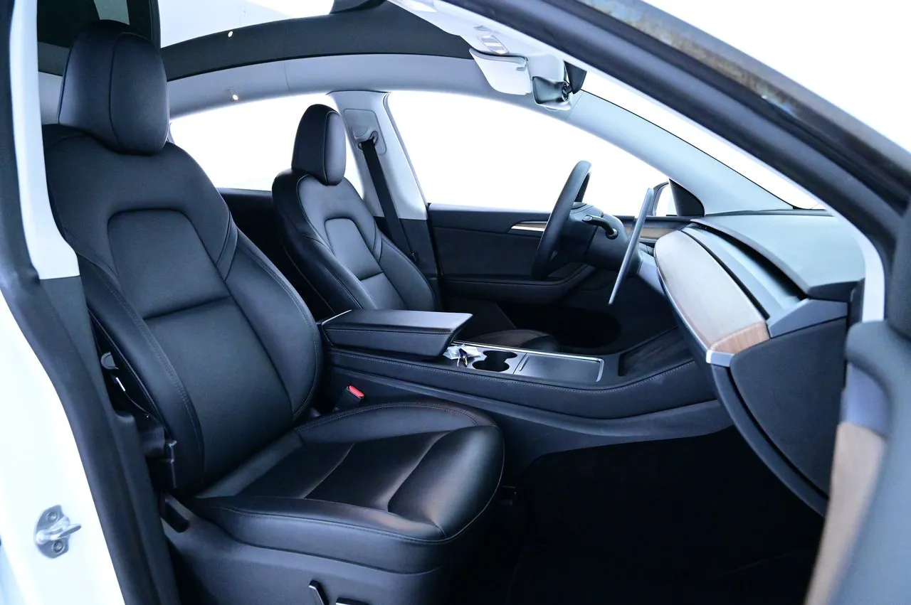Tesla Model Y bild 12