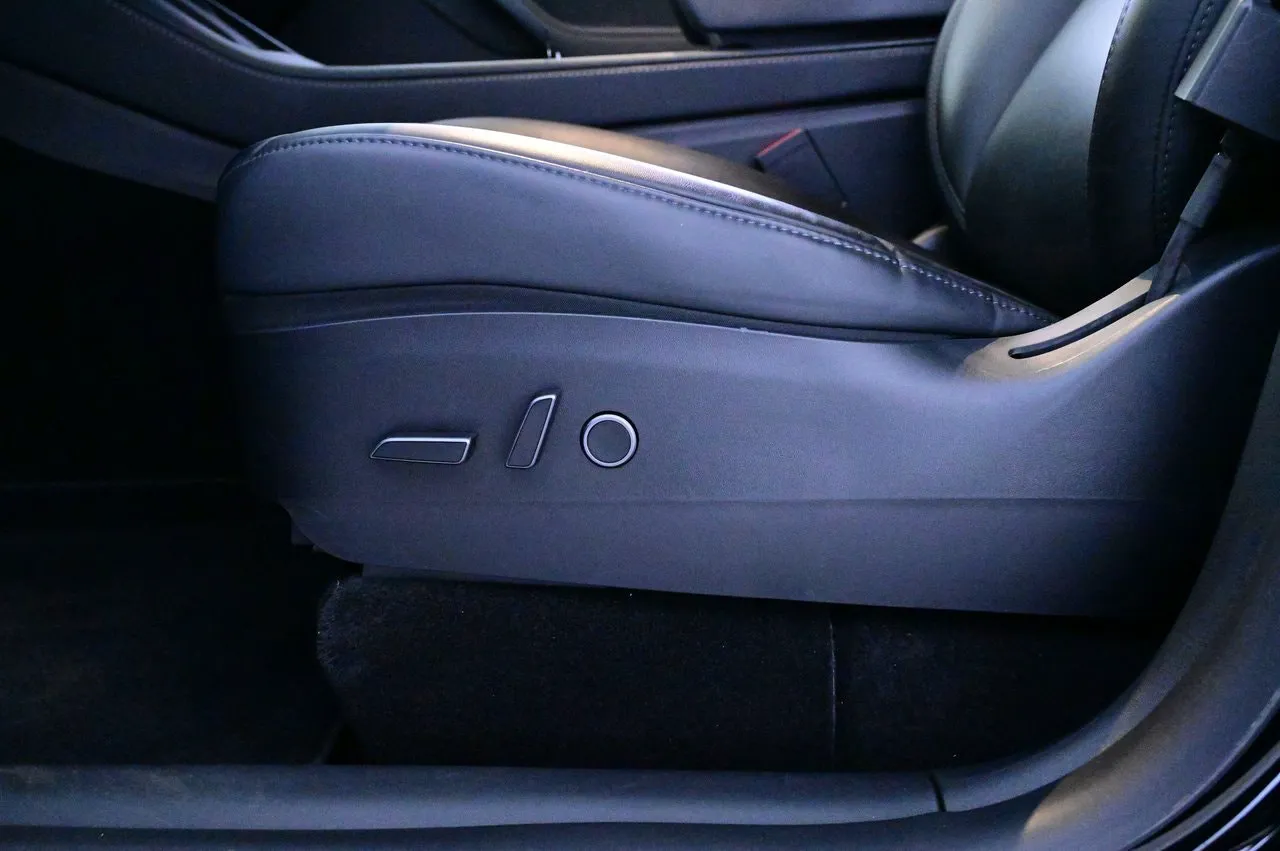 Tesla Model Y bild 11