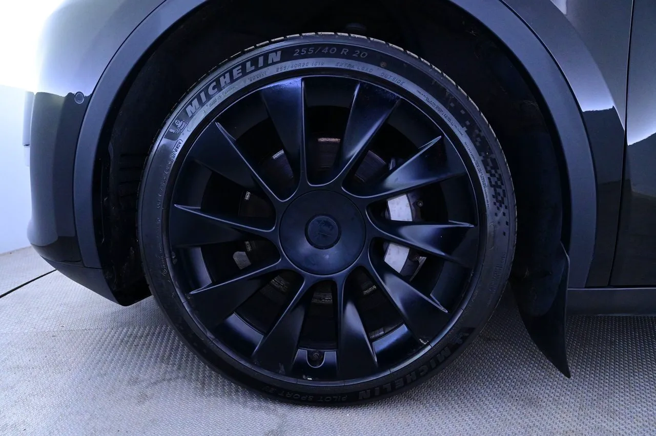 Tesla Model Y bild 27