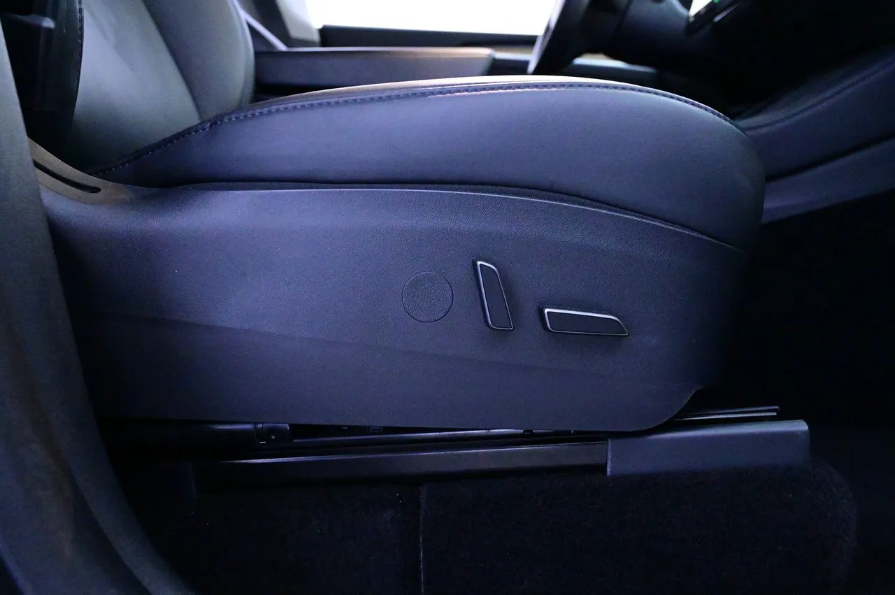 Tesla Model Y bild 13