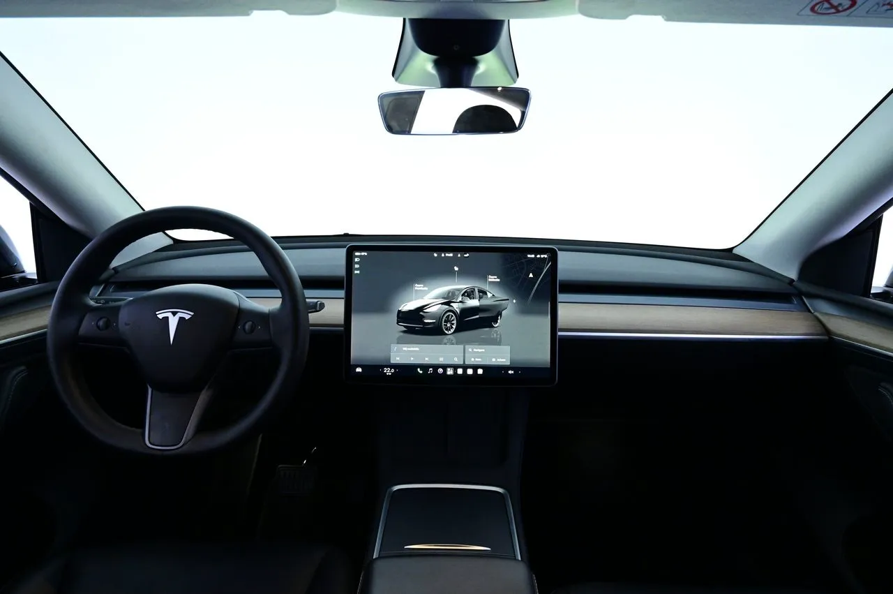 Tesla Model Y bild 6