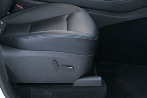 Tesla Model Y bild 13