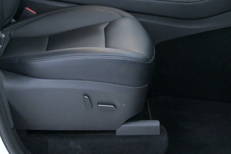 Tesla Model Y bild 13