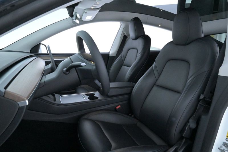 Tesla Model Y bild 9