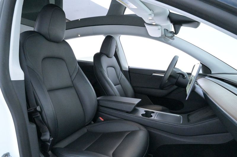 Tesla Model Y bild 12