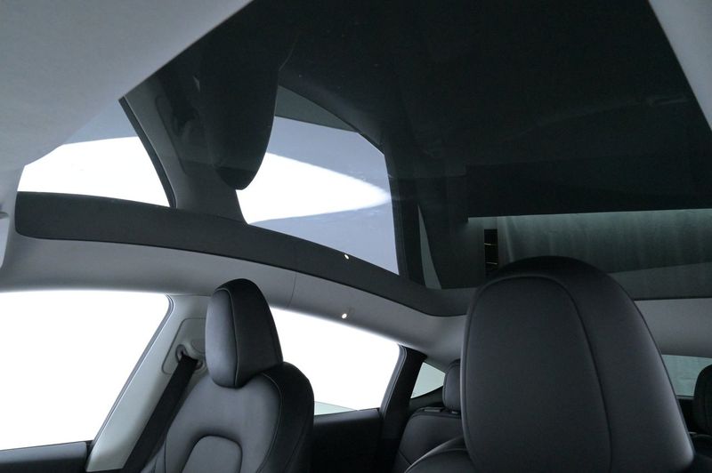 Tesla Model Y bild 25