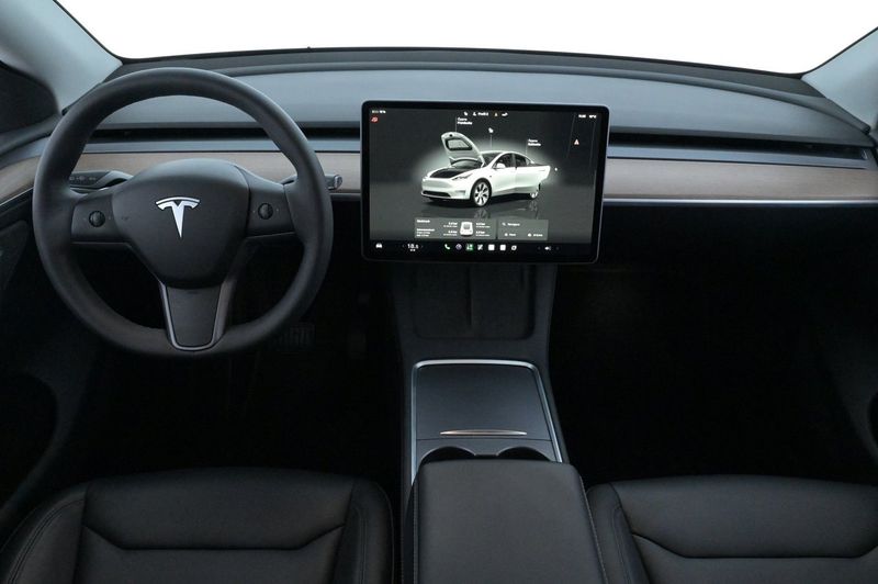 Tesla Model Y bild 6