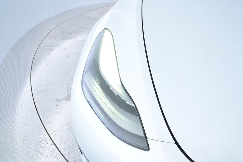 Tesla Model Y bild 26