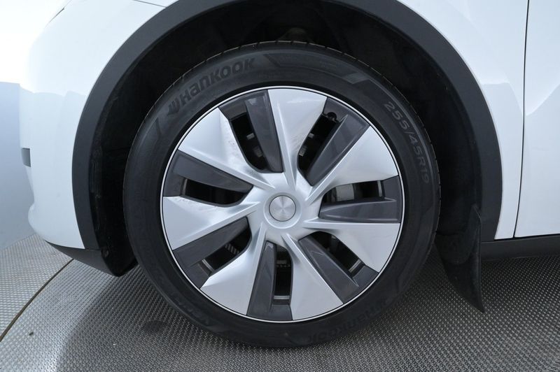 Tesla Model Y bild 27