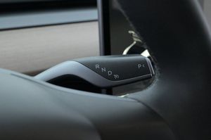 Tesla Model Y bild 8