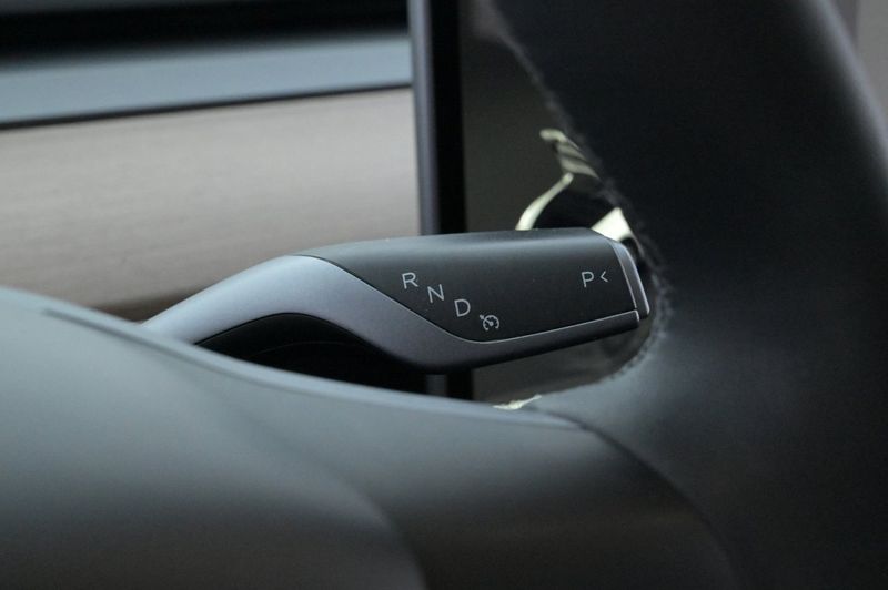 Tesla Model Y bild 8