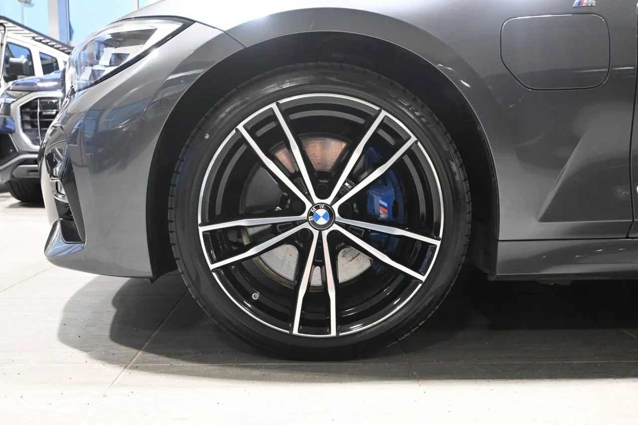 BMW 330 bild 6