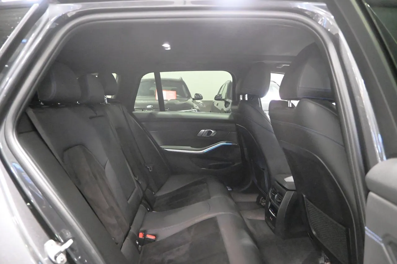 BMW 330 bild 15