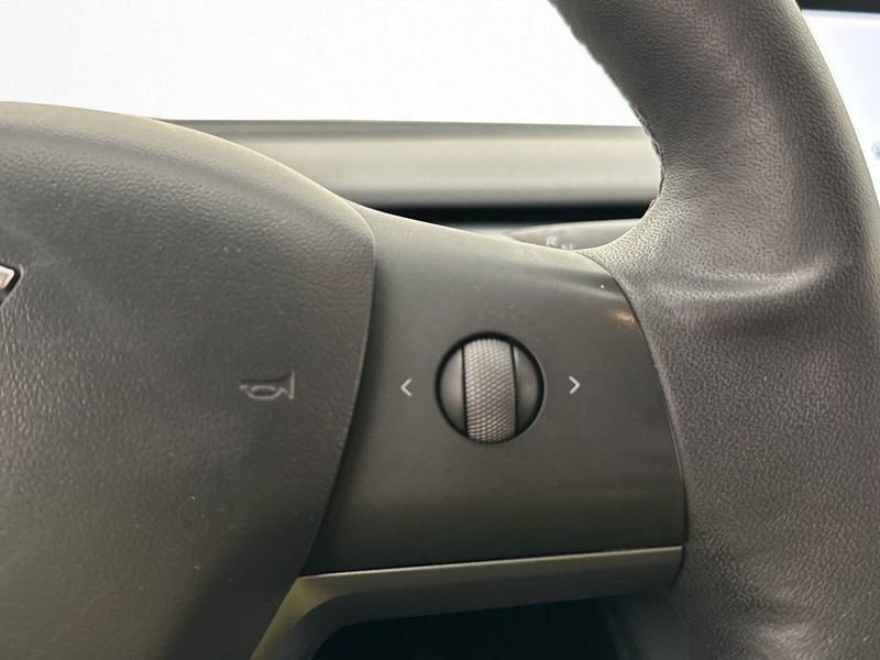 Tesla Model Y bild 26