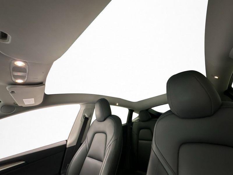 Tesla Model Y bild 18