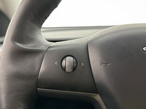 Tesla Model Y bild 27