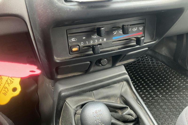 Nissan NP bild 12