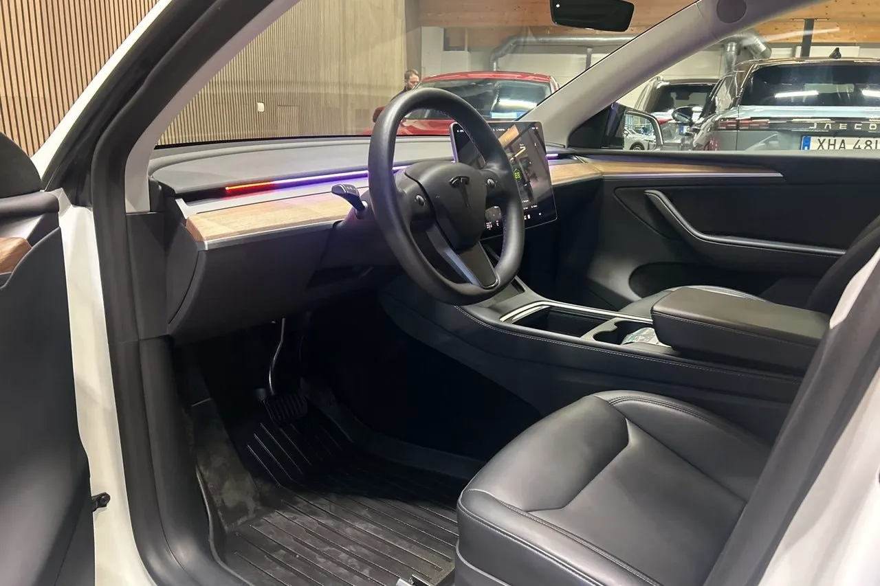 Tesla Model Y bild 6