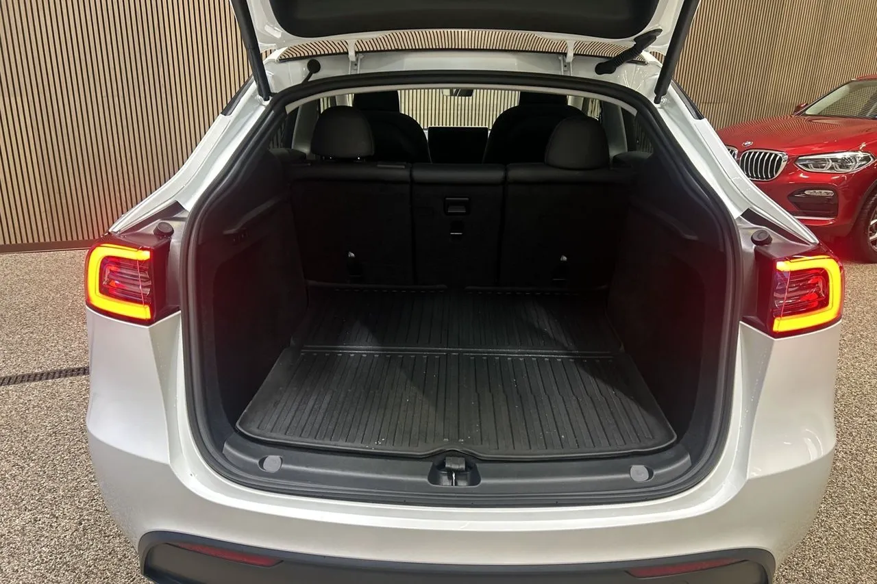 Tesla Model Y bild 8