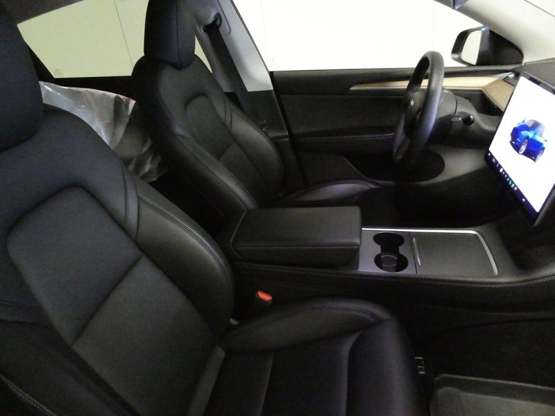Tesla Model Y bild 12